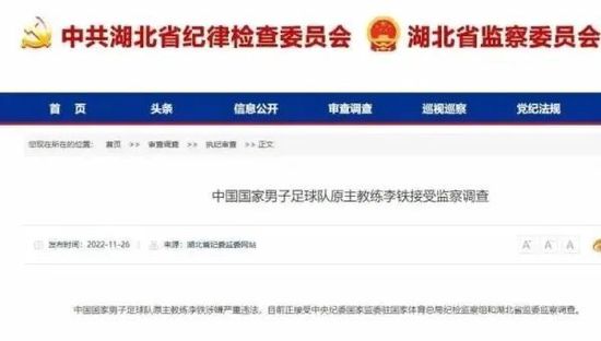 不仅如此，海报鲜红刺眼的背景底色再一次体现出“饥饿游戏”的惨烈